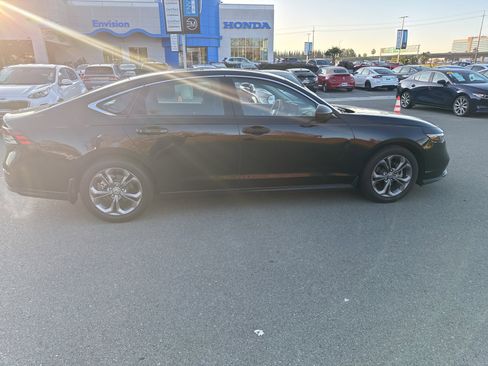 Used 2024 Honda Accord EX image 4