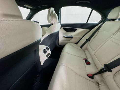 Used 2025 Mercedes-Benz C 300 Sedan image 23