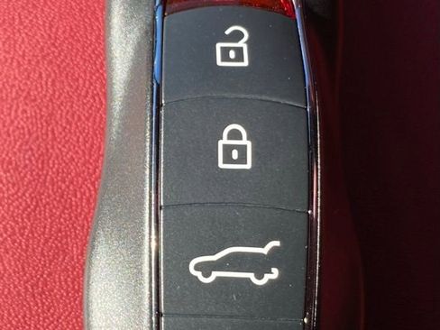 Used 2025 Porsche Macan S image 36