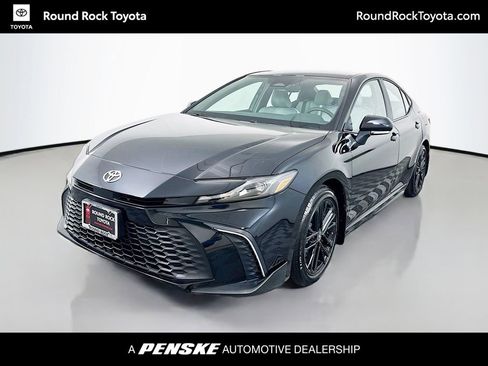 Used 2025 Toyota Camry SE image 1