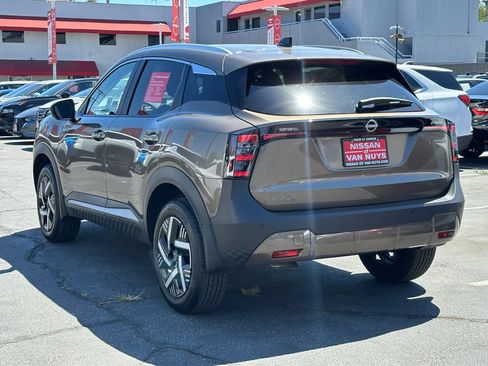 Used 2026 Nissan Kicks SV FWD image 5