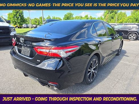 Used 2018 Toyota Camry SE w/ Convenience Package FWD image 7