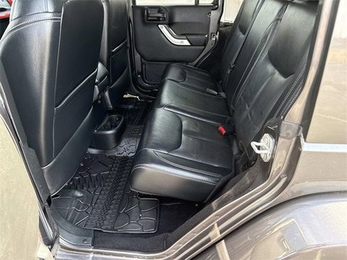 Used 2016 Jeep Wrangler Unlimited Rubicon image 13