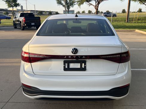 Certified 2025 Volkswagen Jetta Sport FWD image 8