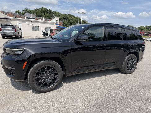 Used 2023 Jeep Grand Cherokee L Summit AWD/4WD image 3