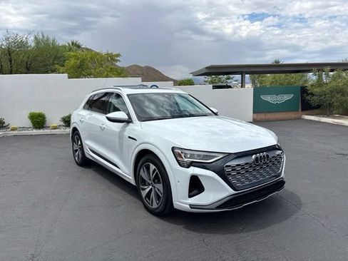 Used 2024 Audi Q8 e-tron Premium Plus w/ Premium Plus Package AWD/4WD image 3