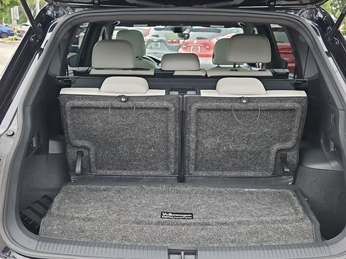 Used 2023 Volkswagen Tiguan SE R-Line image 6
