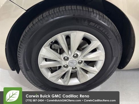 Used 2016 Kia Sedona LX w/ LX Convenience Package image 34