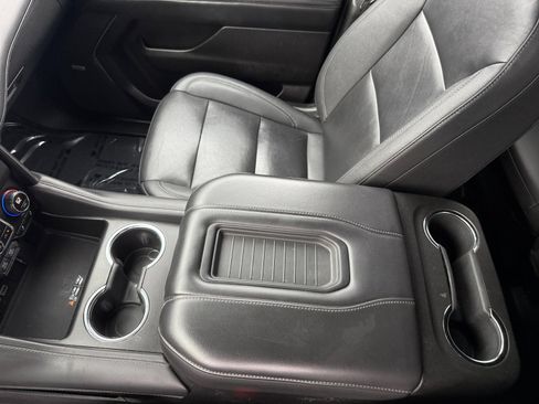 Used 2023 Chevrolet Suburban LT image 14