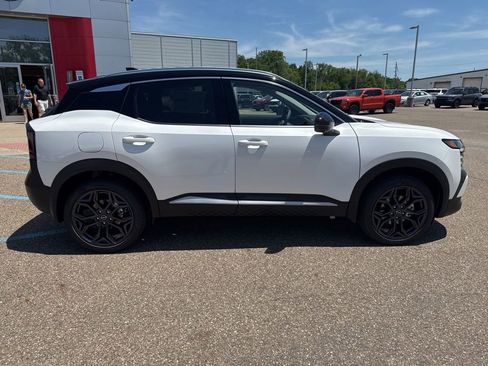 New 2026 Nissan Kicks SR w/ SR Premium Package AWD/4WD image 8