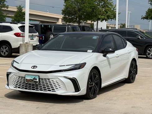 Used 2026 Toyota Camry XSE w/ Premium Package FWD image 5