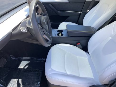 Used 2024 Tesla Model Y Long Range AWD/4WD image 27