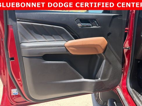 Used 2024 GMC Canyon AT4 w/ Technology Package AWD/4WD image 9