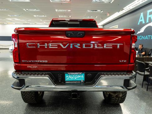 Used 2021 Chevrolet Silverado 2500 LTZ w/ LTZ Convenience Package AWD/4WD image 6