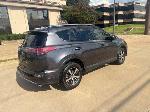 Used 2018 Toyota RAV4 XLE FWD image 10