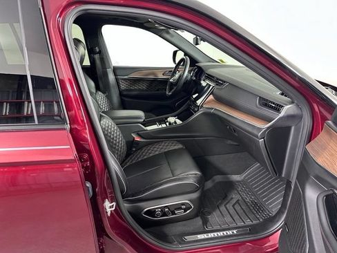 Used 2022 Jeep Grand Cherokee Summit w/ MOPAR Finishing Package AWD/4WD image 10