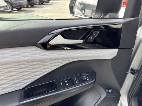 Used 2022 Volkswagen Taos S image 18