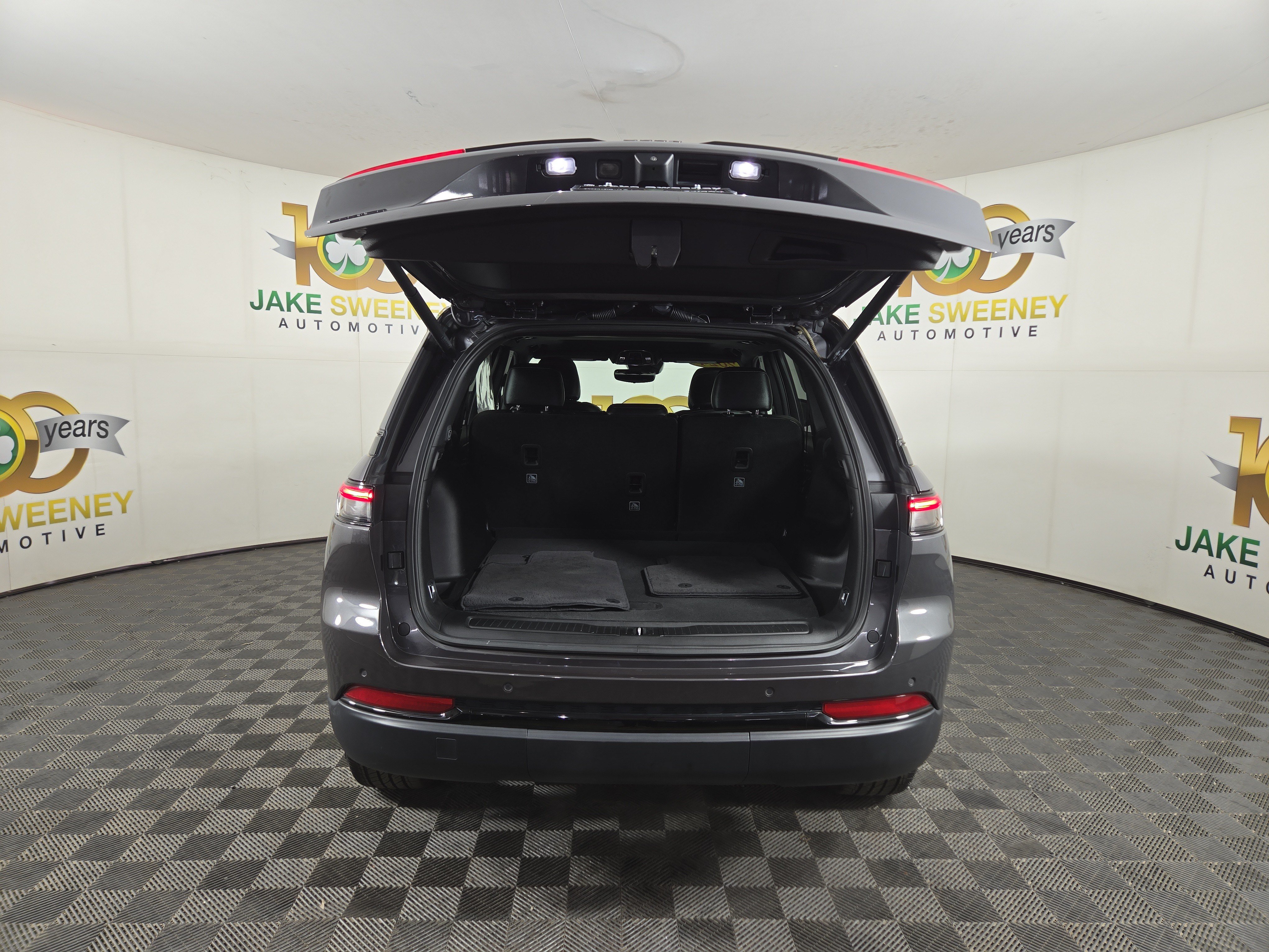 Used 2024 Jeep Grand Cherokee Altitude AWD/4WD image 33