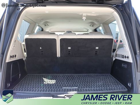 Used 2024 Jeep Wagoneer Series II w/ Flexible Seating Group RWD image 15