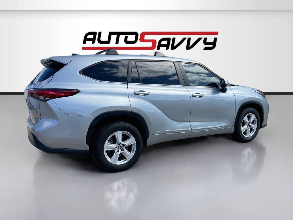Used 2023 Toyota Highlander LE FWD image 7