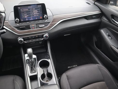 Used 2024 Nissan Altima 2.5 SV image 12