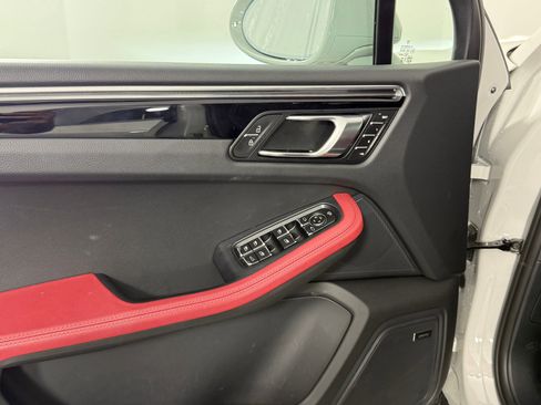 New 2025 Porsche Macan image 15