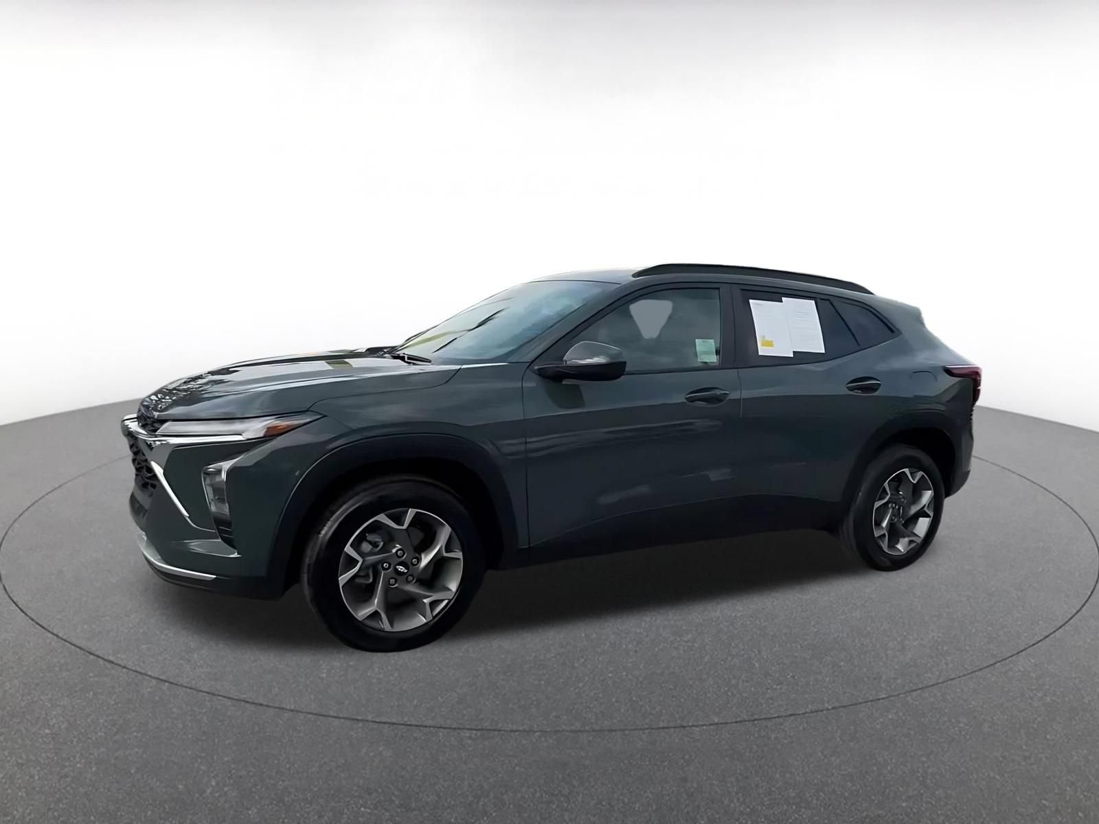 Used 2025 Chevrolet Trax LT w/ LT Convenience Package FWD image 6