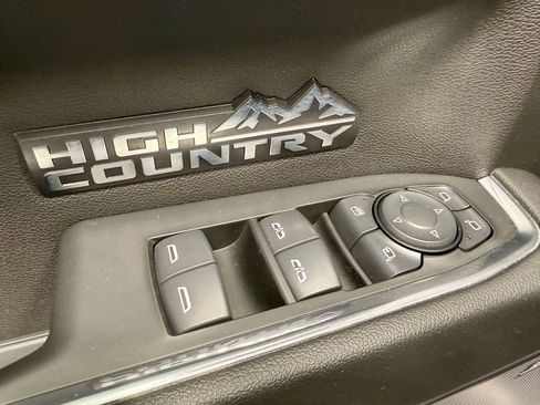 Used 2022 Chevrolet Silverado 1500 High Country w/ Z71 Off-Road Package image 25