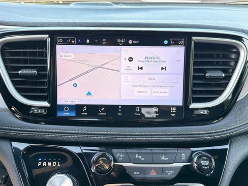 Used 2024 Chrysler Pacifica Limited image 30