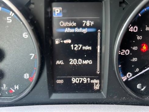 Used 2017 Toyota RAV4 XLE FWD image 21