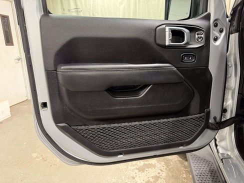 Used 2023 Jeep Wrangler Unlimited Sahara w/ Cold Weather Group AWD/4WD image 8