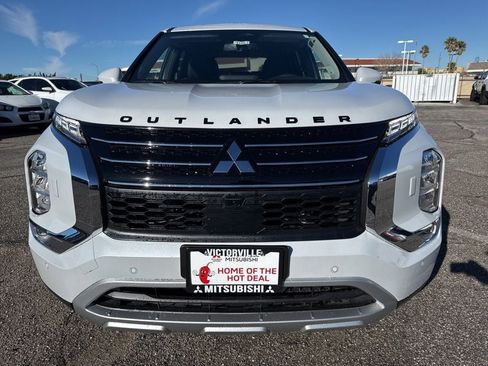New 2025 Mitsubishi Outlander SE image 2