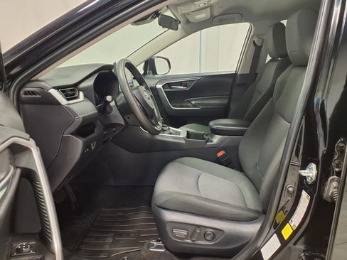 Used 2025 Toyota RAV4 XLE image 24