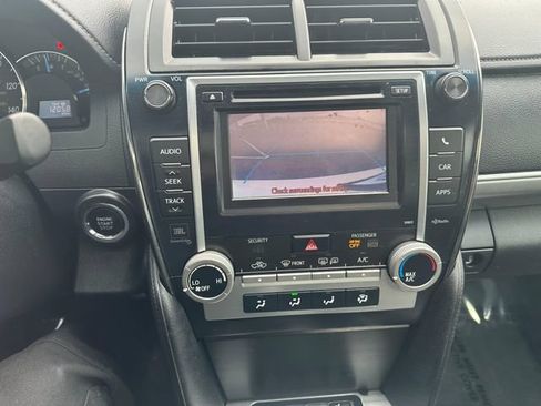 Used 2014 Toyota Camry SE w/ Leather Package FWD image 16