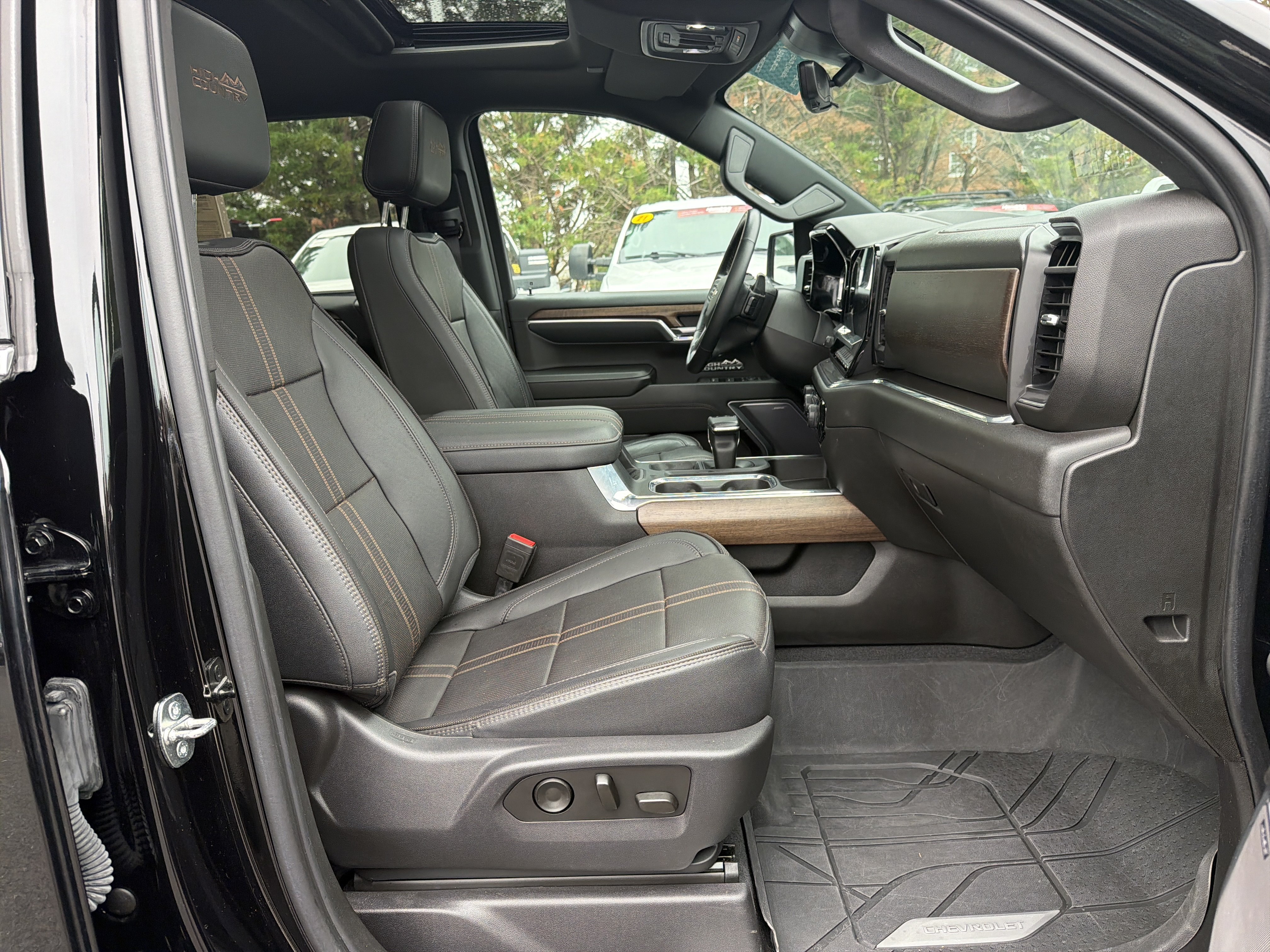 Used 2023 Chevrolet Silverado 1500 High Country w/ Technology Package AWD/4WD image 35