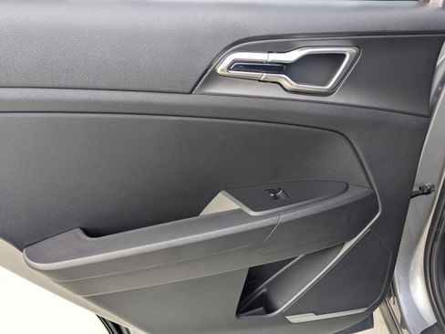 New 2026 Kia Sportage LX image 4