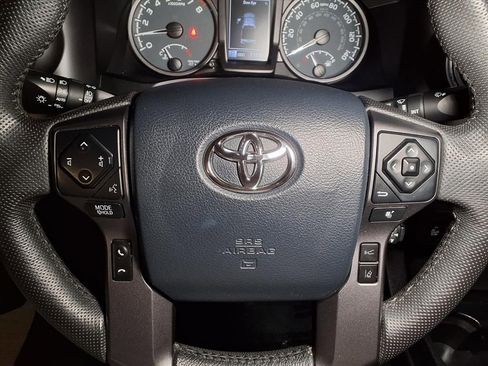 Used 2020 Toyota Tacoma TRD Off-Road w/ Technology Package image 28