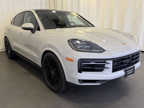 Certified 2025 Porsche Cayenne Coupe image 7