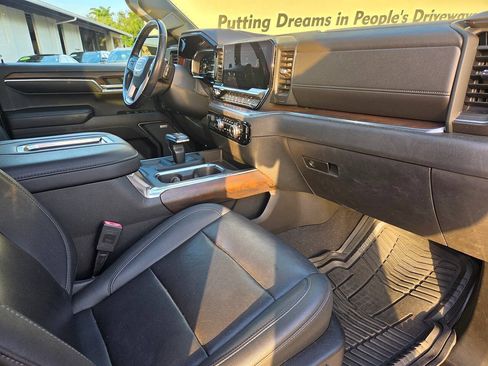 Used 2022 GMC Sierra 1500 SLT w/ SLT Premium Plus Package RWD image 9