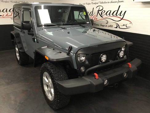 Used 2015 Jeep Wrangler Sahara w/ Connectivity Group AWD/4WD image 2