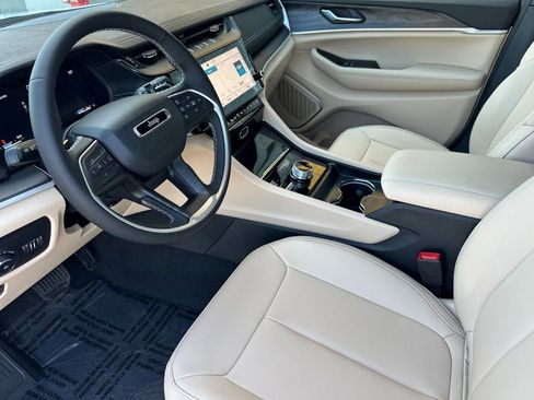 New 2026 Jeep Grand Cherokee Limited AWD/4WD image 11