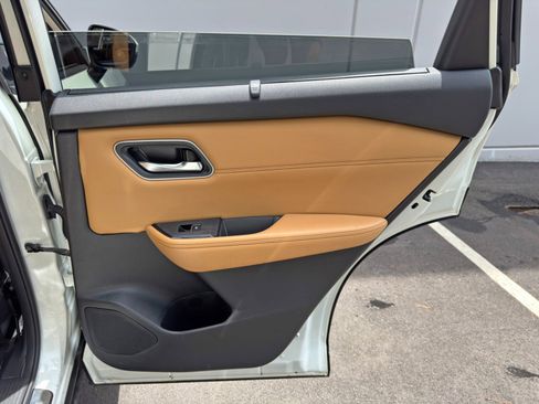 Used 2021 Nissan Rogue Platinum FWD image 41
