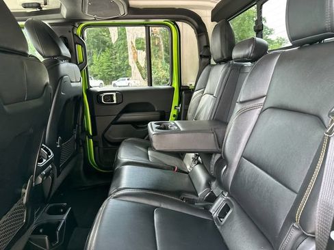 Used 2025 Jeep Gladiator Sport AWD/4WD image 17