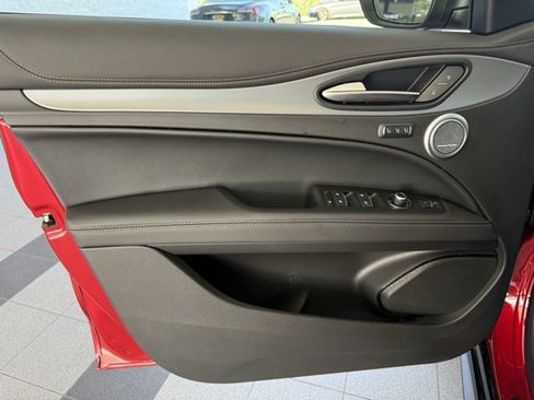 New 2025 Alfa Romeo Stelvio Sprint image 18