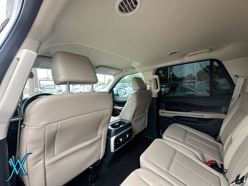 Used 2022 Ford Expedition XLT AWD/4WD image 24