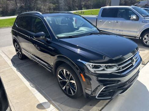 Certified 2022 Volkswagen Tiguan SEL R-Line image 3