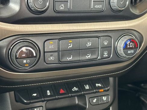 Used 2022 GMC Canyon Denali AWD/4WD image 19