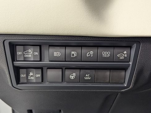 Used 2024 Toyota Tundra Capstone AWD/4WD image 12