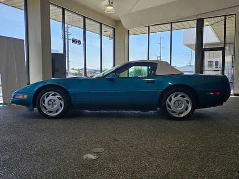 Used 1992 Chevrolet Corvette Convertible RWD image 2
