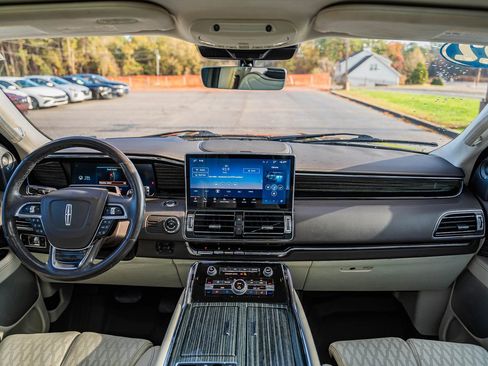 Used 2022 Lincoln Navigator Black Label image 32